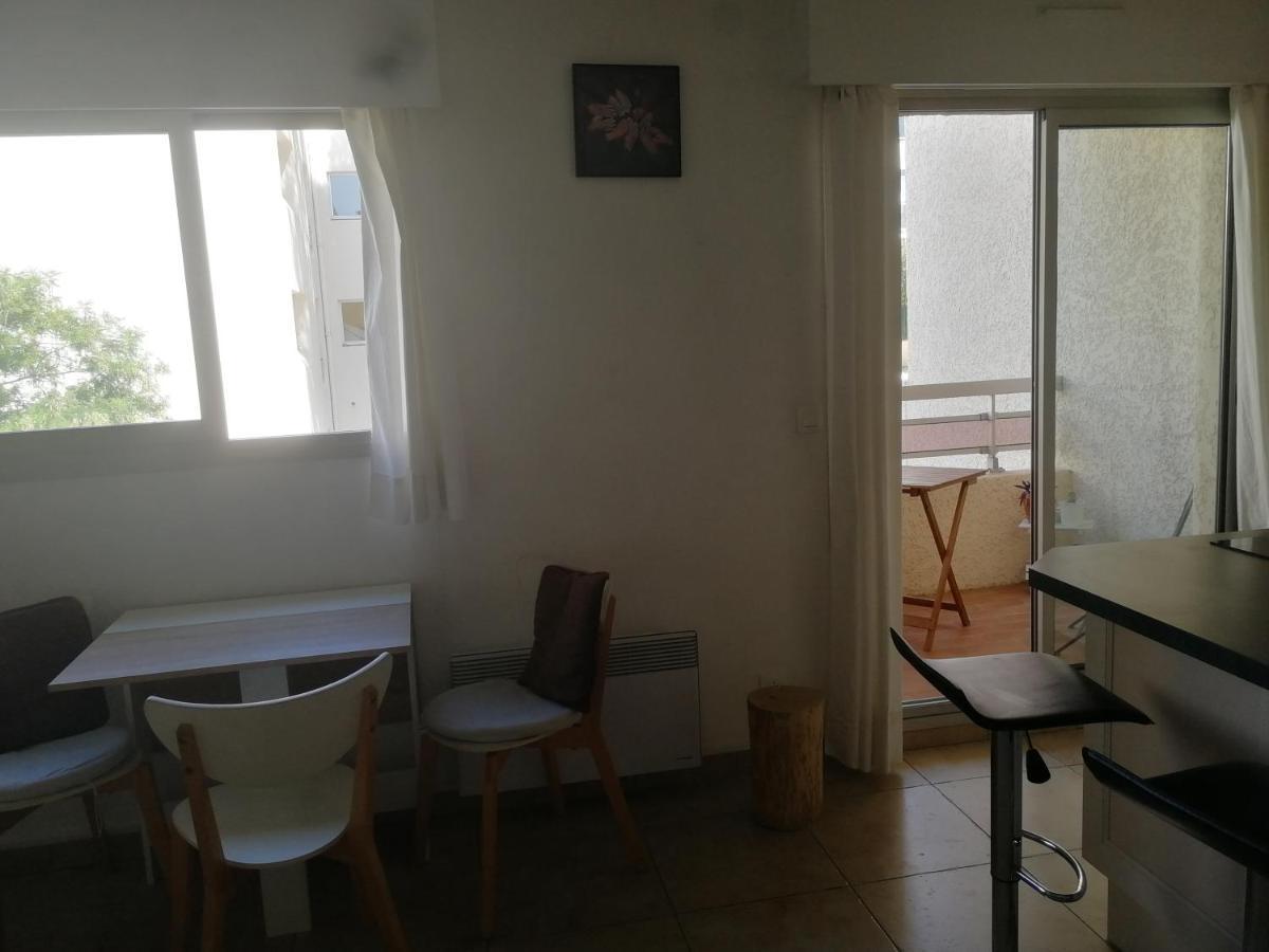 Studio Climatise Dans Residence Avec Piscine Et Tennis 히에레 외부 사진