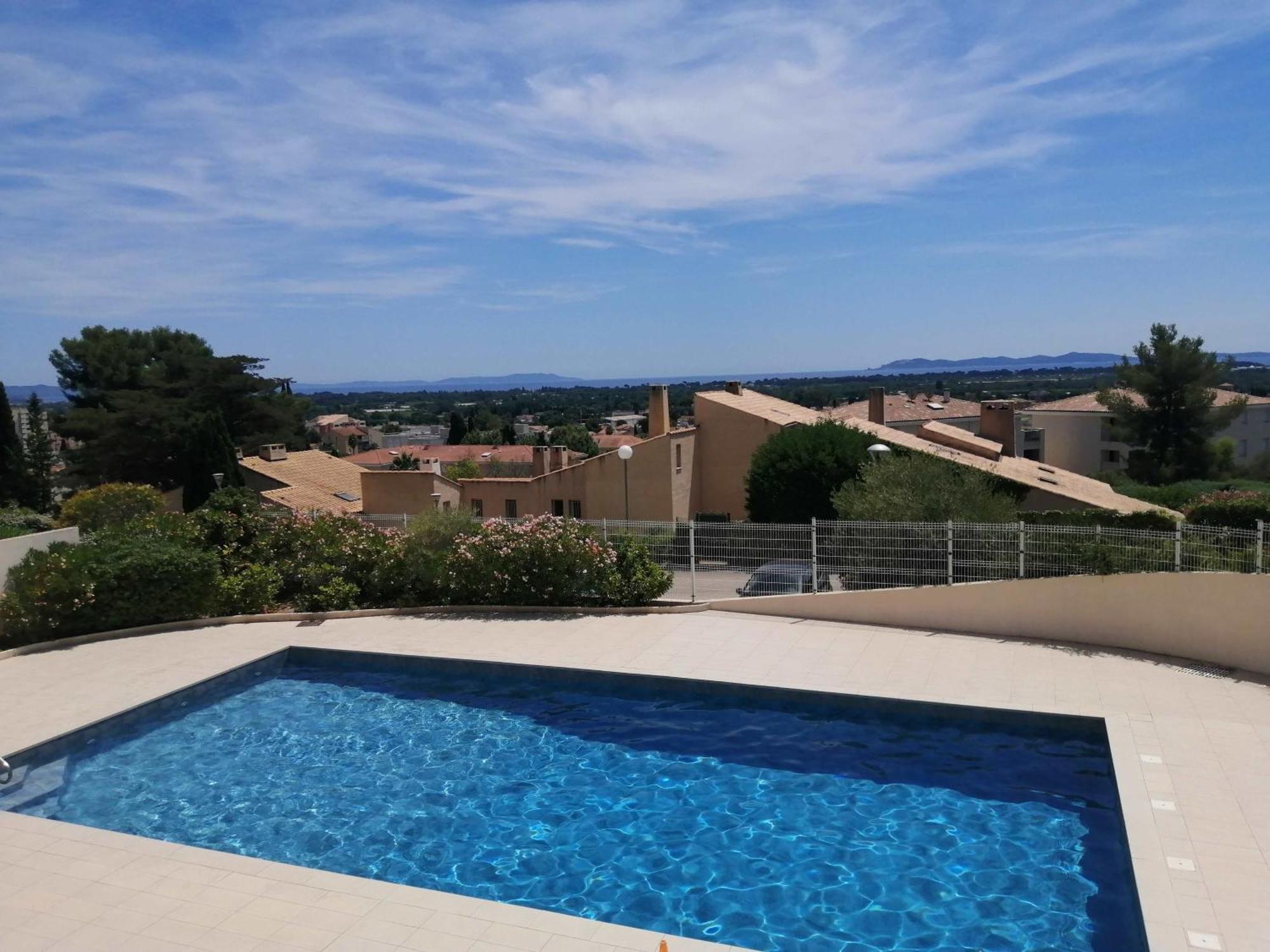 Studio Climatise Dans Residence Avec Piscine Et Tennis 히에레 외부 사진